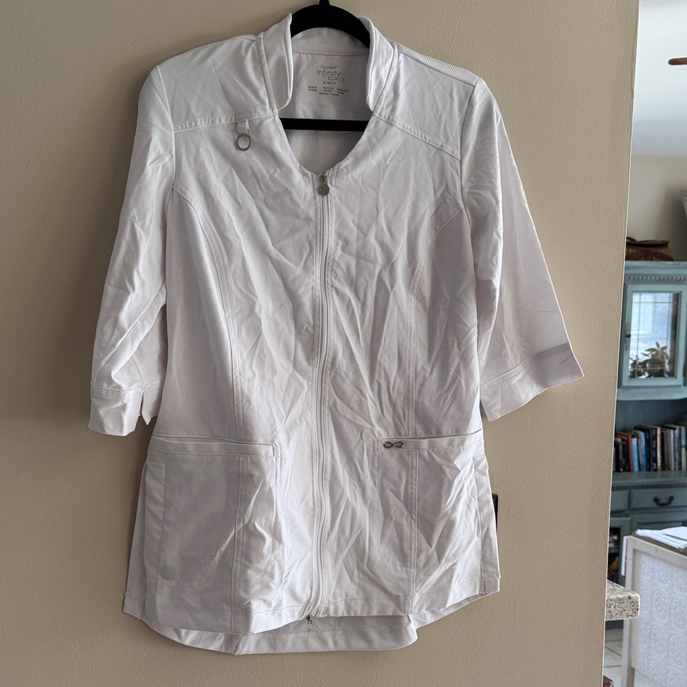 Infinity Scrub White Zip-Front Jacket size Small